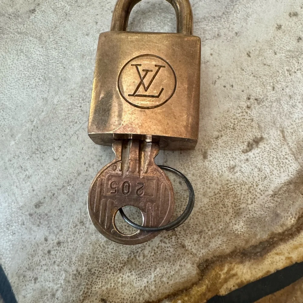 Listing for ONLY ONE 200 series Louis Vuitton Lock and Key - 203, 205 or 222 - Picture 7 of 13